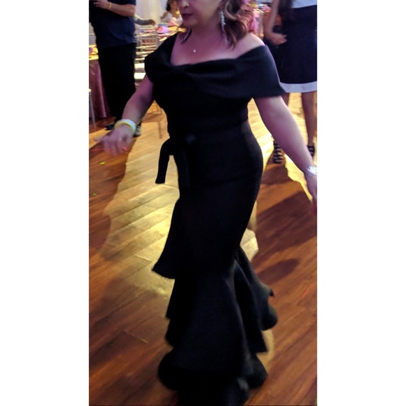 Long formal black dress - Picture 3 of 6